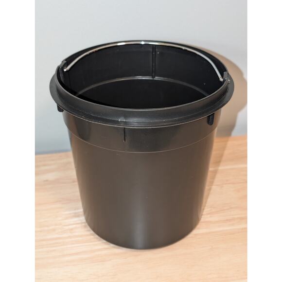 Stainless Steel 2.5 Gallon Step-On Bathroom Waste Basket w/ Plastic Liner Pail - Picture 11 of 12